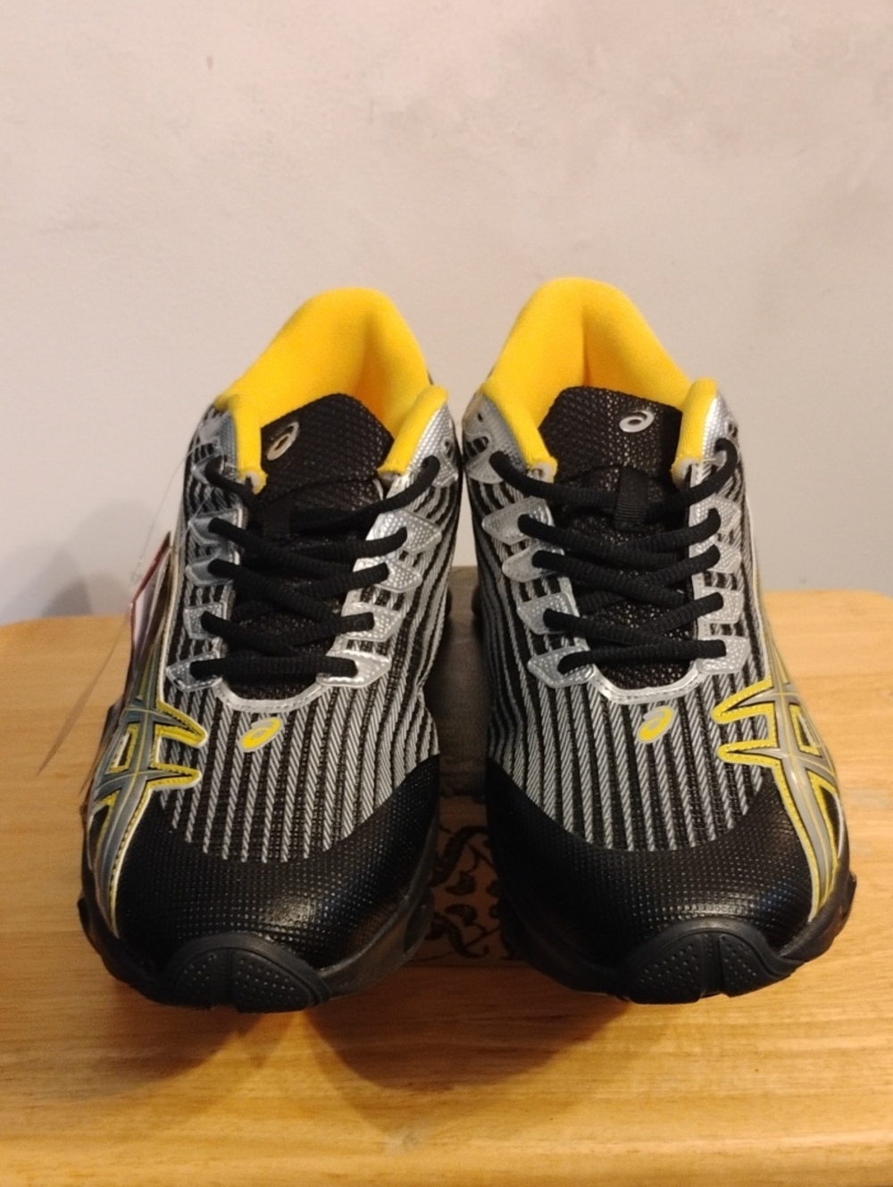 New ASICS Black, Gray & Yellow Men's Athletic Running Shoes Size 13